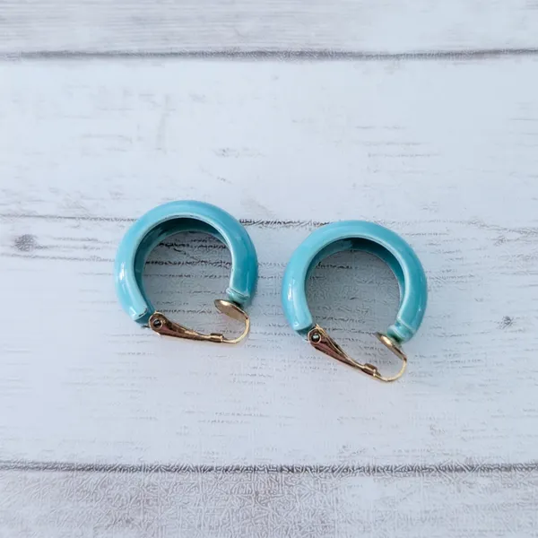 Vintage Clip On Earrings Light Blue Retro Chunky Hoops 0.75" - Image 3