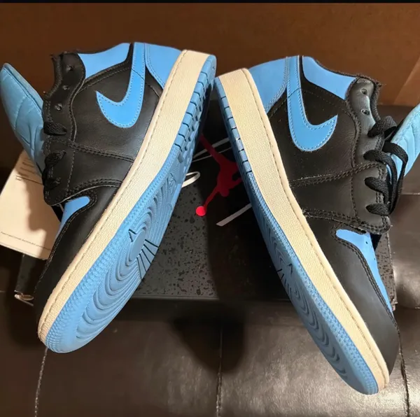 Air Jordan 1 low GS black/ university blue 7 Youth - Image 3