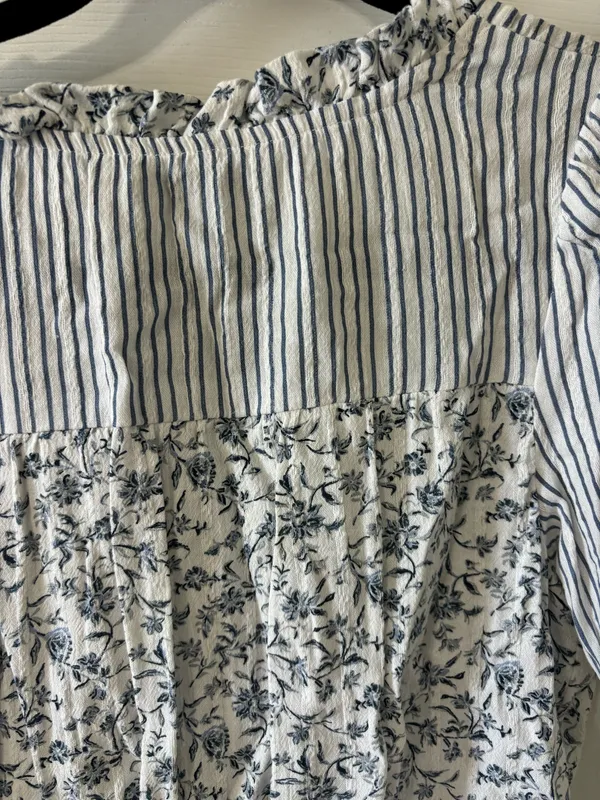 American Eagle Blue Floral Top - Image 4