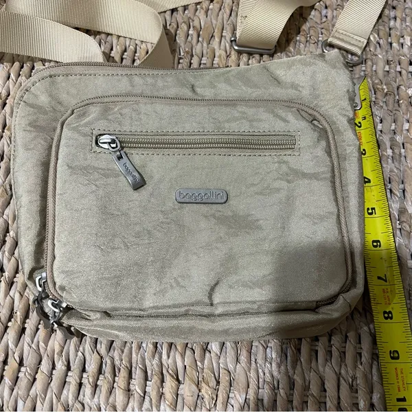 Baggallini Organizer‎ Bag Crossbody Messenger Multi Pockets Beige Designer EUC - Image 9