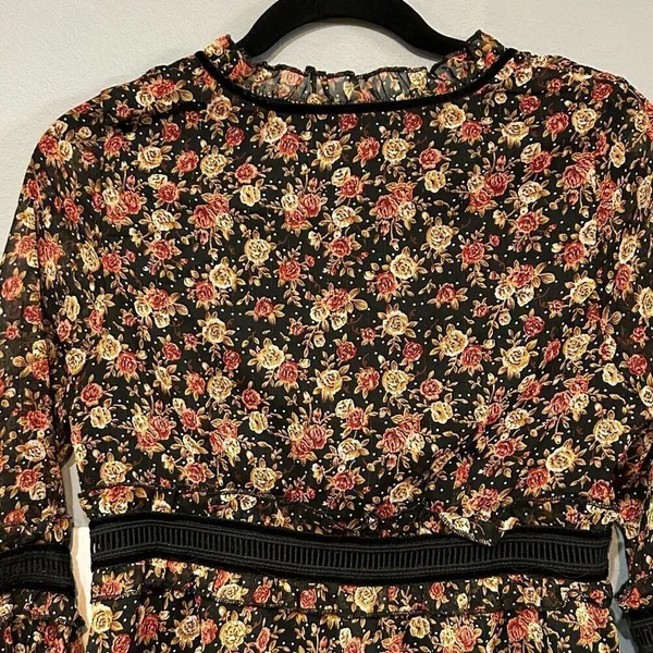 🆕‎ Nasty Gal I’ll be Bouquet black floral bell sleeve mini dress size 6 - Image 8