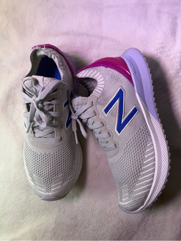New Balance Women's Light Gray Running Shoe with Purple and Pink Accents - Image 6