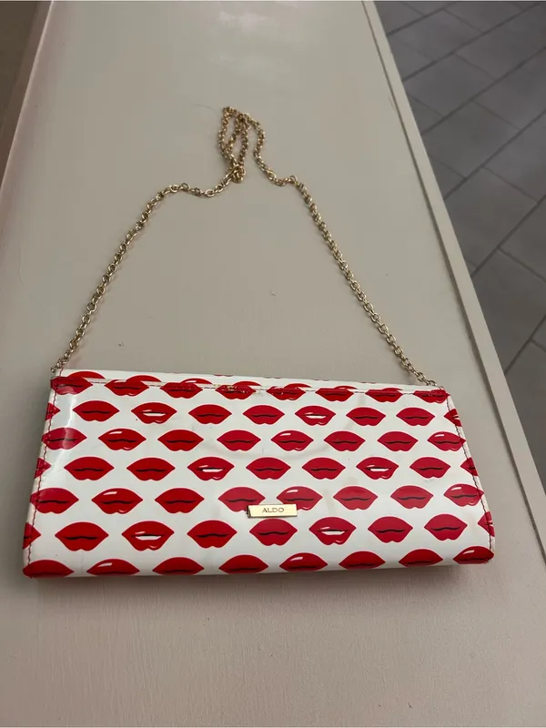 ALDO White Lip-Print Clutch with Gold Chain Strap - Image 3