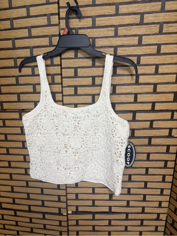 Scoop cream crochet tank top size medium - Image 2