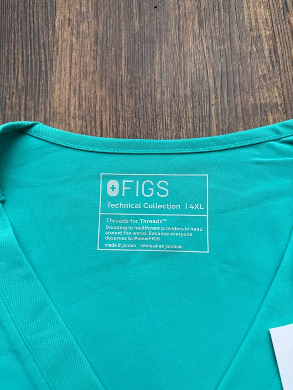 NWT FIGS Oasis Blue Casma Three Pocket Scrub Top - Size 4XL - Image 3