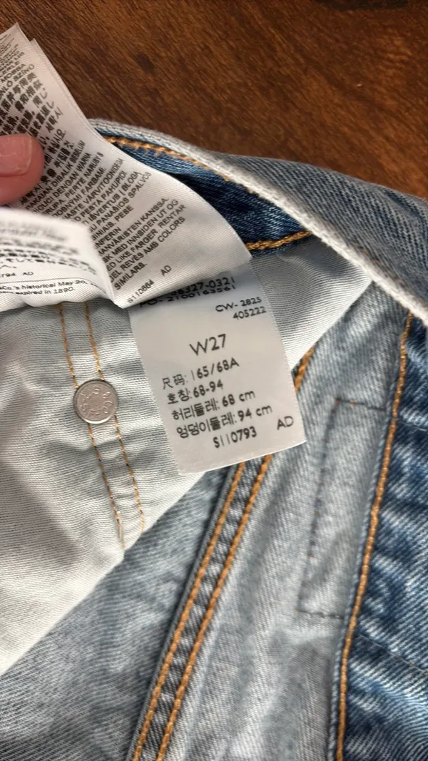 Levi’s 701 Shorts - Image 4