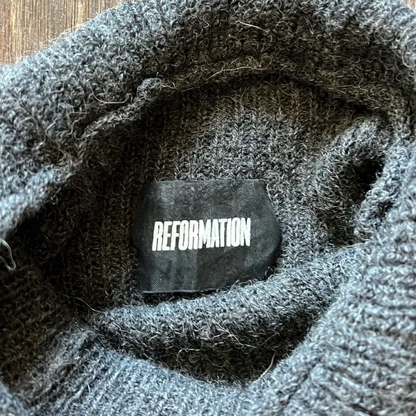 Reformation Gray Sweater - Image 4