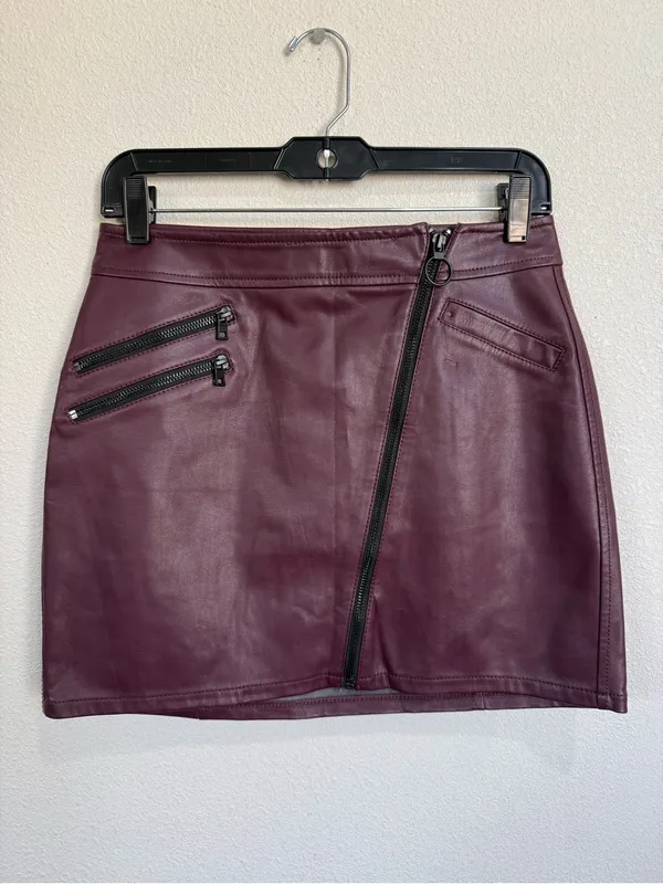 Express Size 4 Burgundy Faux Leather Moto Mini Skirt Asymmetrical Zip Y2K Grunge - Image 2
