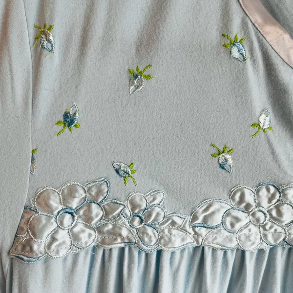 Schrank Vintage Light Blue Embroidered Nightgown Size Large Satin Trim - Image 5