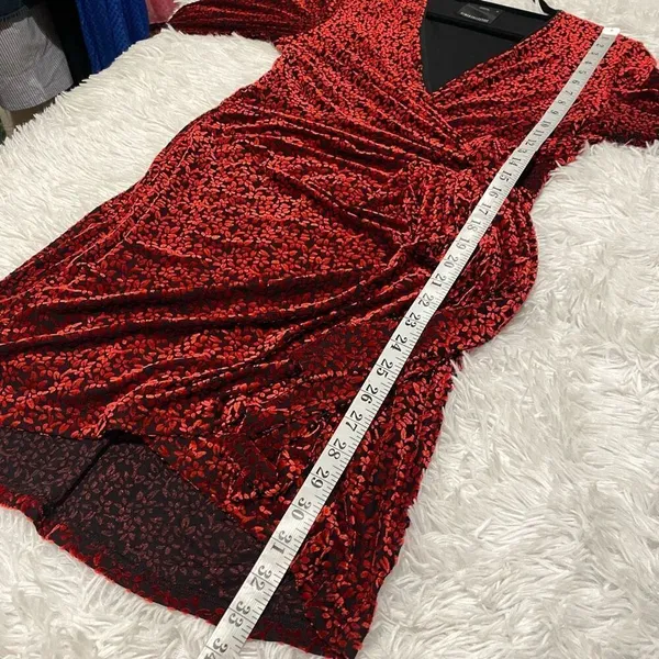 C/MEO Breakthrough Velvet Long Sleeve Tie Front Dress in Black and Red Medium - Image 6