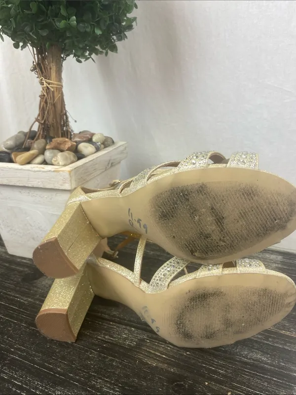 Badgley Mischka Studio Silver Sequin Strappy Heel Shoes 8.5 - Image 7