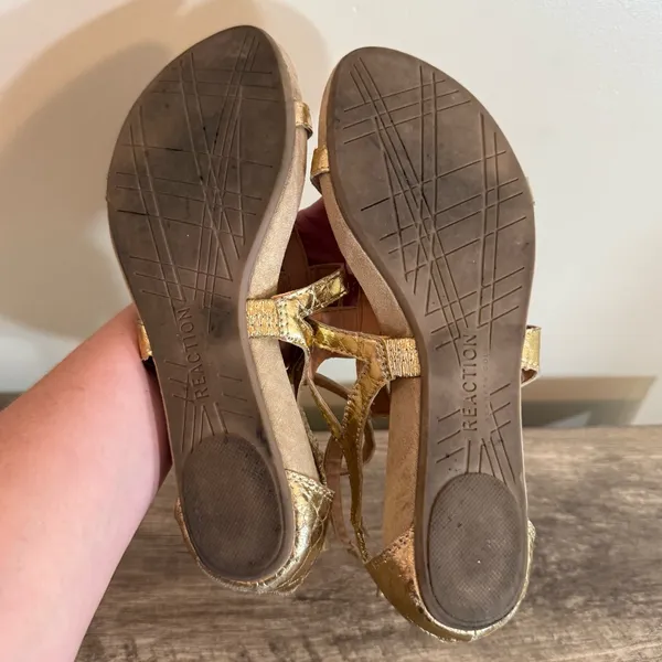 Kenneth Cole Reaction Strappy Gold Sandals Women’s Size 9 Double Buckle - Image 8