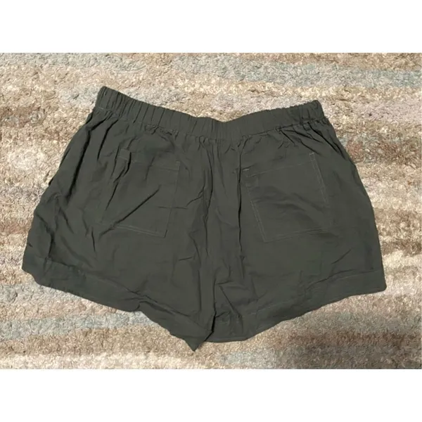 Boutique Olive Elastic Waist Shorts Size 2X NWOT - Image 3