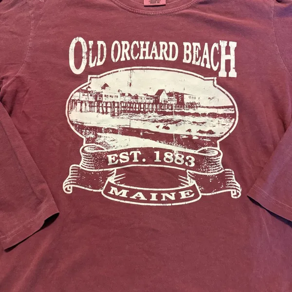 Burgundy long sleeve Old Orchard Beach Maine shirt Size Medium - Image 6