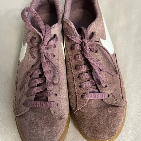 🔥 Nike SB Check Solarsoft Sneakers – Mauve/White Gum Sole (Women’s Size 8.5) - Image 4