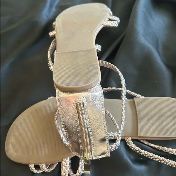 Xappeal Women's Braided Sandals - Gold size 9M GREAT SHAPE! Like New - Image 4