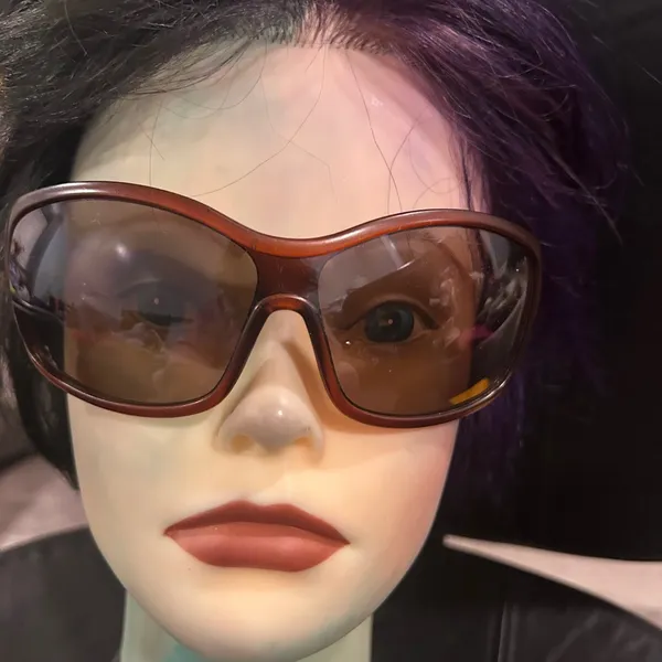 Brown Oversized Women’s Sunglasses - Classic Fashion Accessory - Image 6