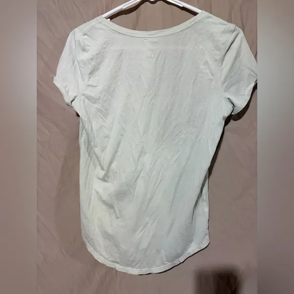 Lululemon T-shirt - Image 3