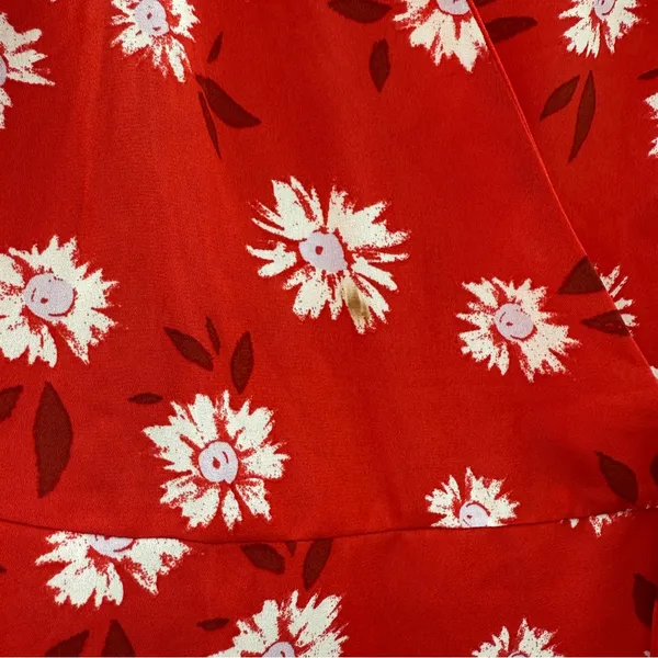 Maurices‎ Red & White Floral Print Short Sleeve Wrap Top Sz S NEW FLAWED - Image 6