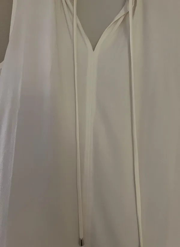 Banana Republic sleeveless slightly off-white V-neck blouse - Image 4