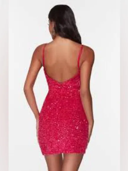 Adorable Alyce 4599 fitted straight dress in fuchsia plush sequins, size 2 - Image 2