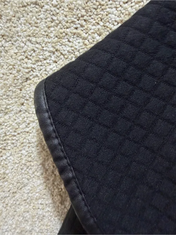 Black quilted jacket medium lightweight transition fall classic neutral capsule - Image 4