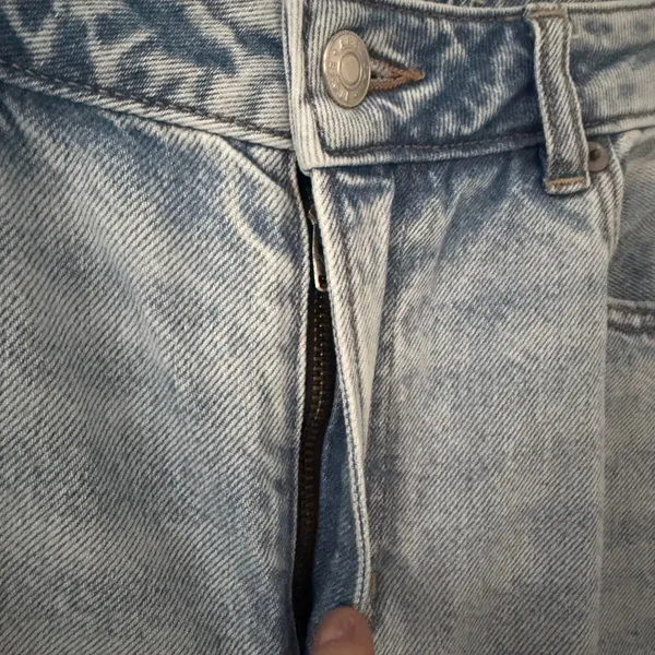 American Eagle Strigid Mom Jean Pants Light Wash High Rise Women Size 6 - Image 4