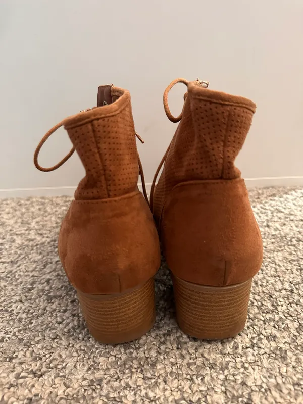 Quipid Short brown-tan boots with laces - Image 9