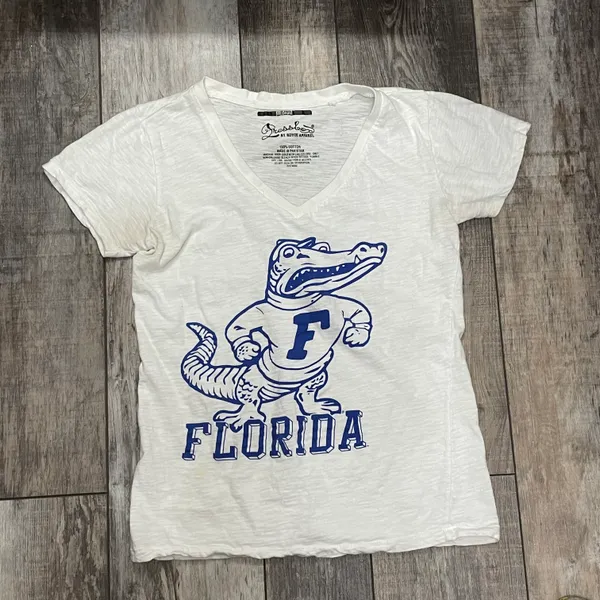 Pressbox UF Gators Blue and White V-neck Tshirt Size Medium - Image 6
