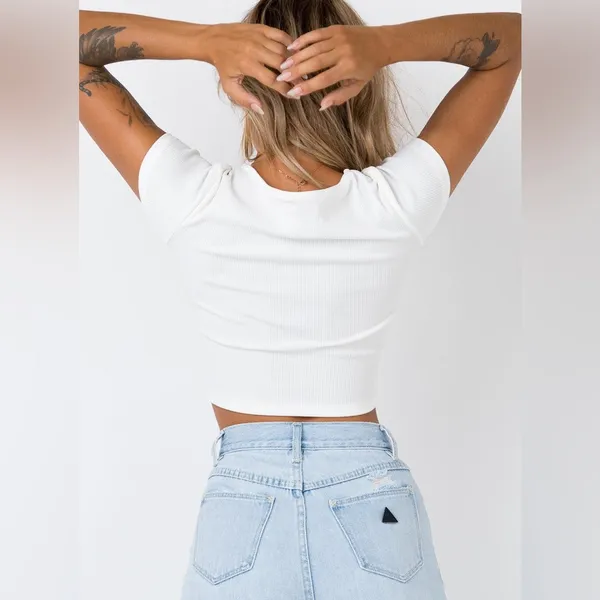 Princess Polly El Basico Cropped Tee in White Size 8 New with tag - Image 8