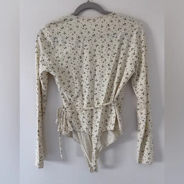 Lane 201 Pastel Yellow Floral Print Wrap Long Sleeve V-neck Bodysuit size medium - Image 5