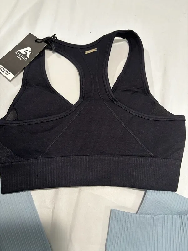 Lilias Active Seamless Performance Sports Bra and Ribbed Knit Leggings - Image 6