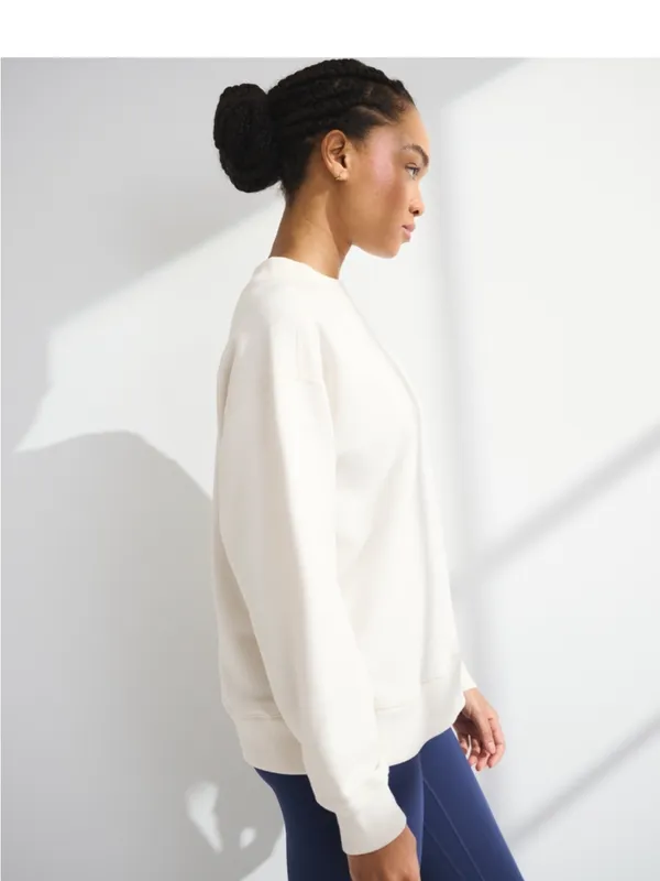 Women's Abercrombie Cream Relaxed Crewneck Sweatshirt - Image 3