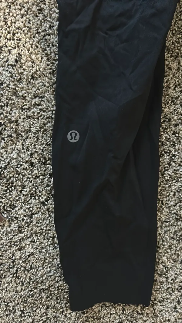 Lululemon leggings size 6 - Image 4