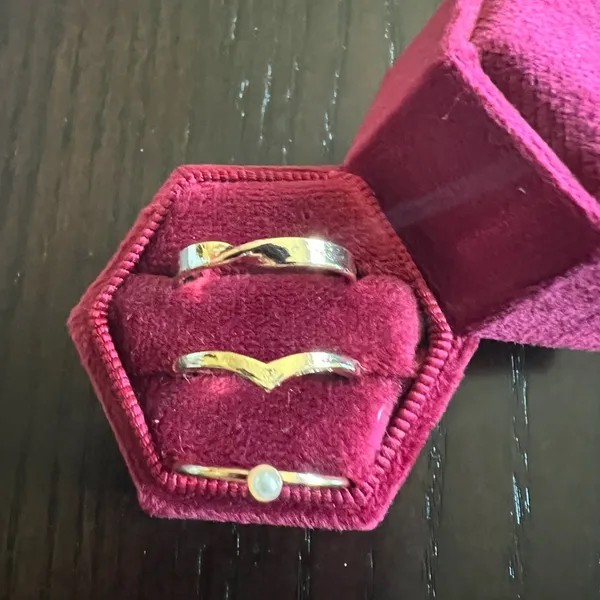 Elegant Gold and Silver Women's Ring Trio Set Size 7 - Image 2