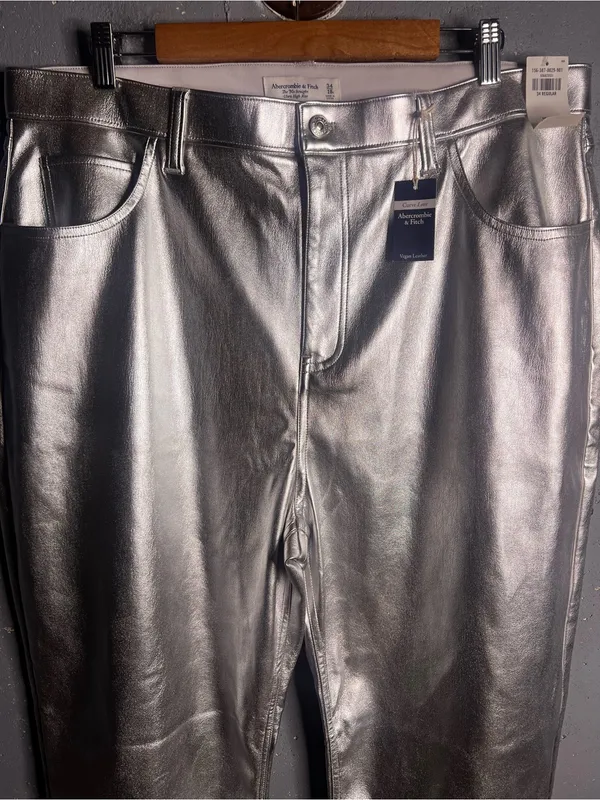 Abercrombie & Fitch Curve Love Vegan Leather 90s Relaxed Pant Size 18R. NWT - Image 5
