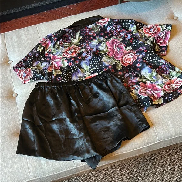 NWT Victoria’s Secret Gold Label Deadstock Two Piece Pajama Set Size Medium - Image 9