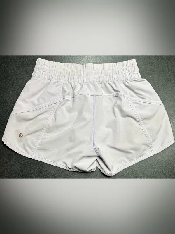 Lululemon Hotty Hot Women's Size 6 Low Rise 2.5" Light Grey Running Shorts - Image 3