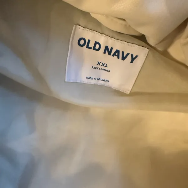 New old navy puffer cream xxl vest - Image 2