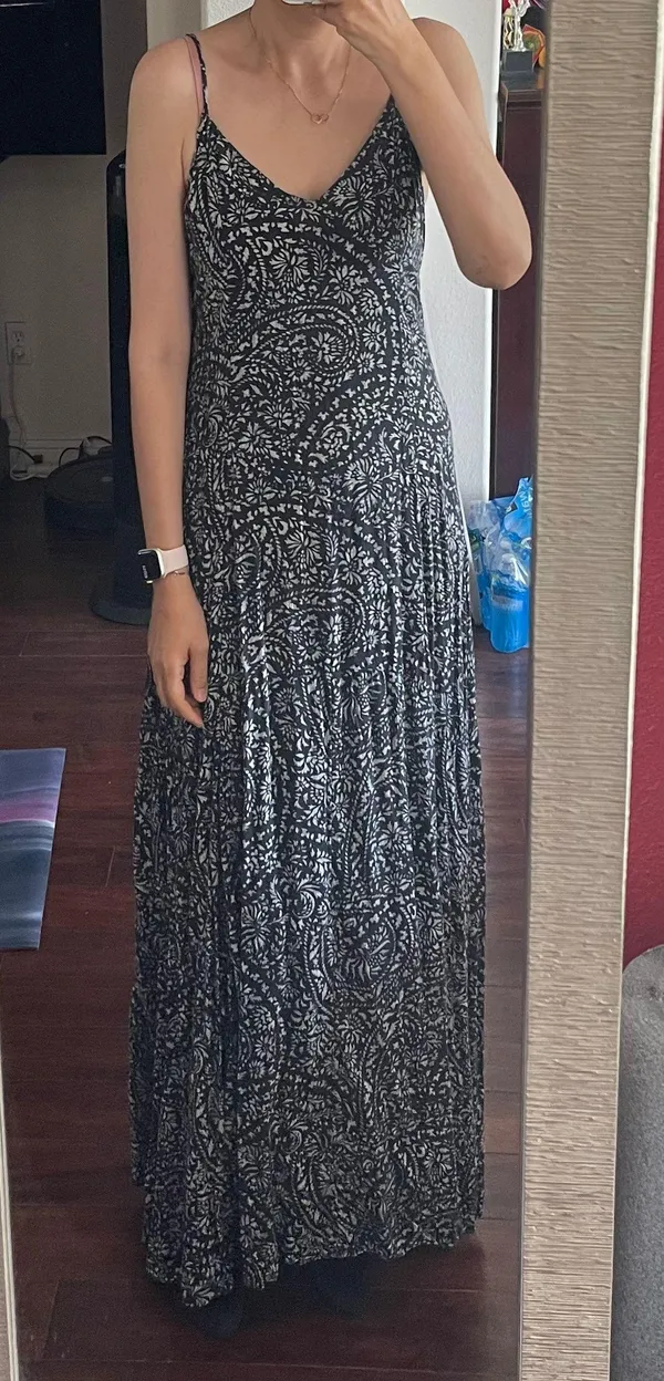Abercrombie&Fitch maxi skirt size M pre loved color in blue shoulder adjustable model 120 lbs and 5’5 - Image 8