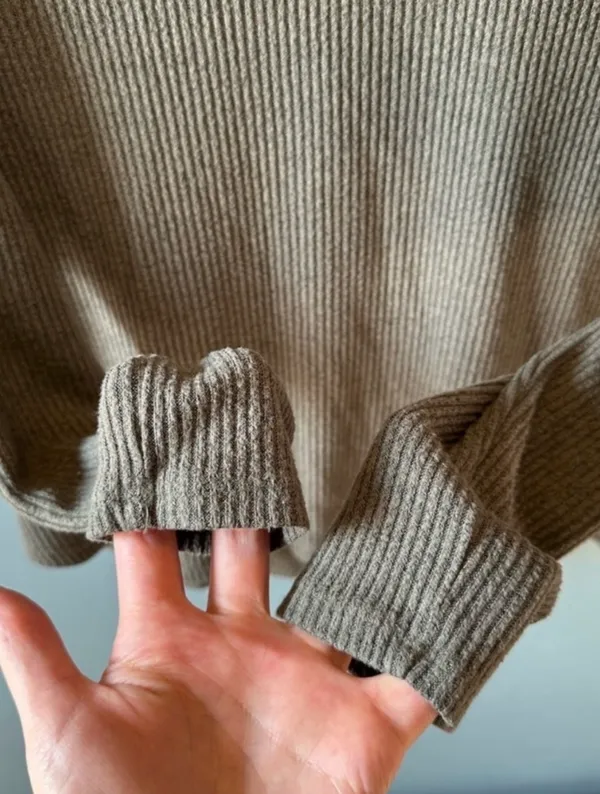Lulus green ribbed long sleeve v-neck loose fit top - Image 5