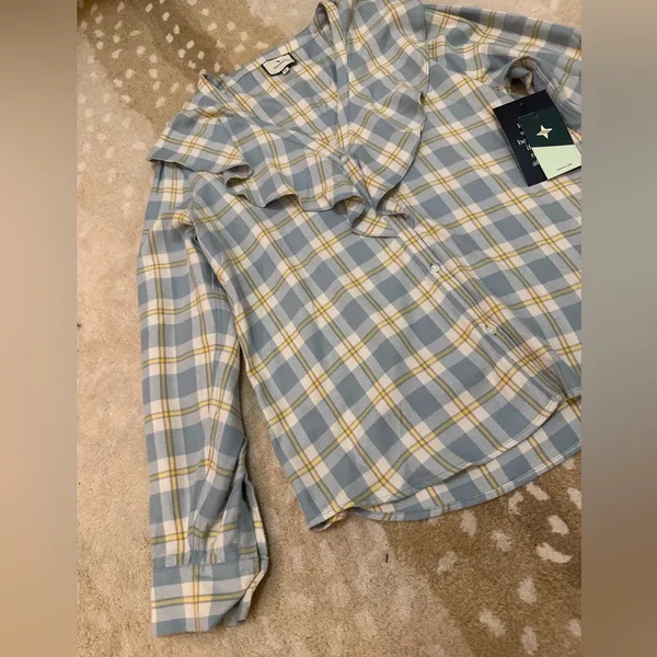 Tuckernuck NWT Blue V Neck Ruffle Eileen Button down women’s size XXL - Image 9