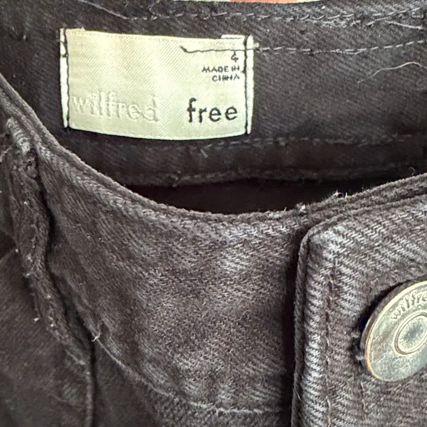 Wilfred Free Aritzia High Waist‎ Button Fly Straight Leg Black Jeans Crop Size 4 - Image 3