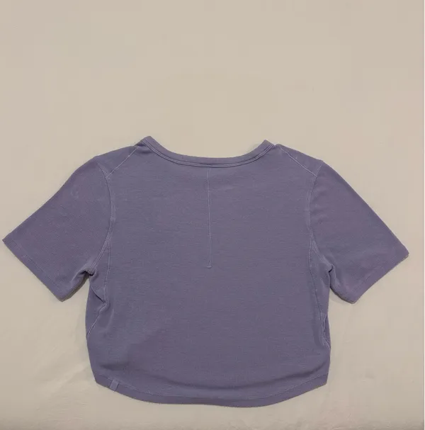 Lululemon Hold Tight Cropped T-Shirt Lilac Smoke, Size 4 - Image 3