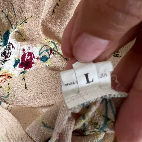 Floral short‎ sleeve dressy blouse Size Large - Image 4