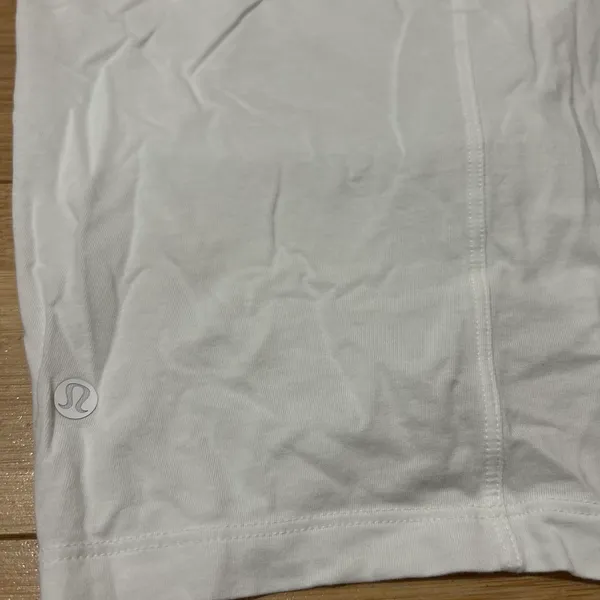 Lululemon white t-shirt with twist in front - Image 3
