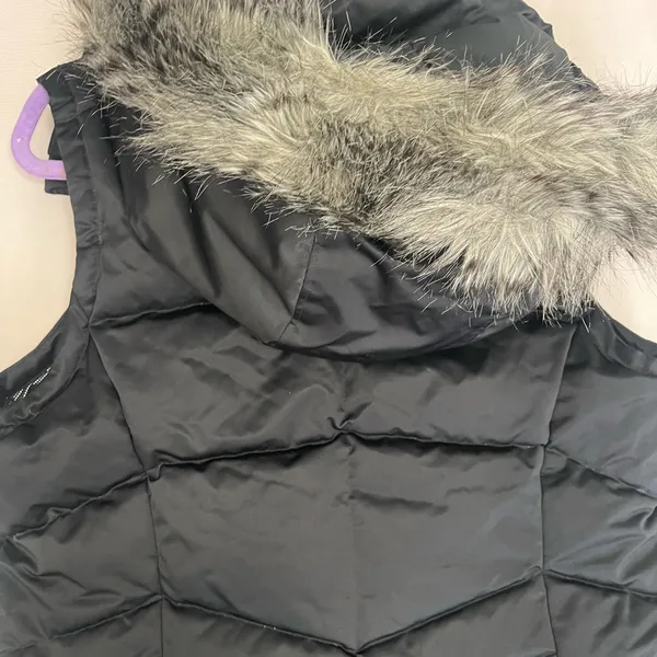 Columbia Black Puffer Vest with Fur Trim - Image 7
