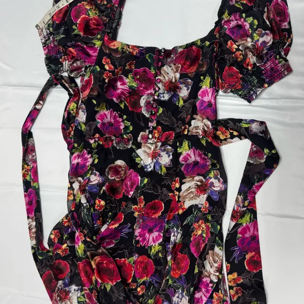 Alice and Olivia‎ Midnight Rose Floral Puff Sleeve With Lining- Size 6. - Image 9