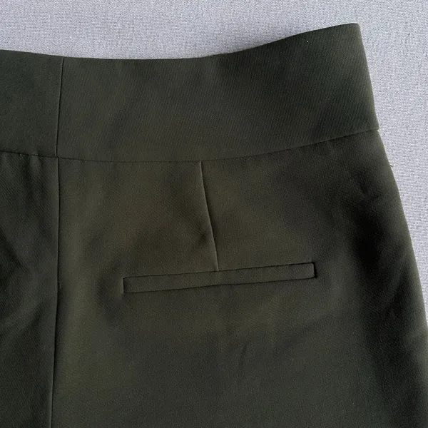 Alice + Olivia Olive Green Cady Shorts - Image 5