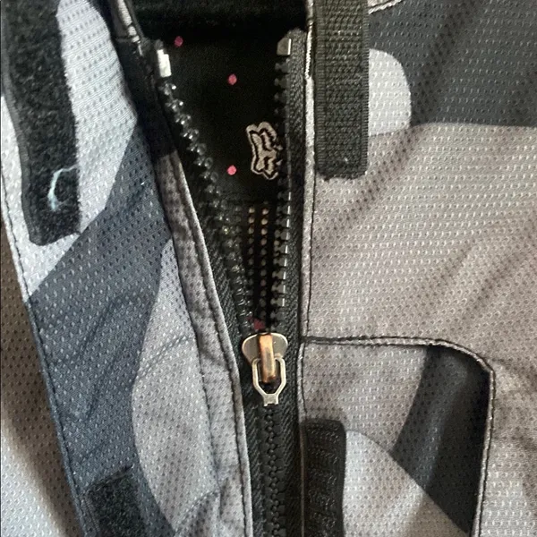 Roxy Gray and‎ Black Puffer Jacket with Sporty Accents - Image 5